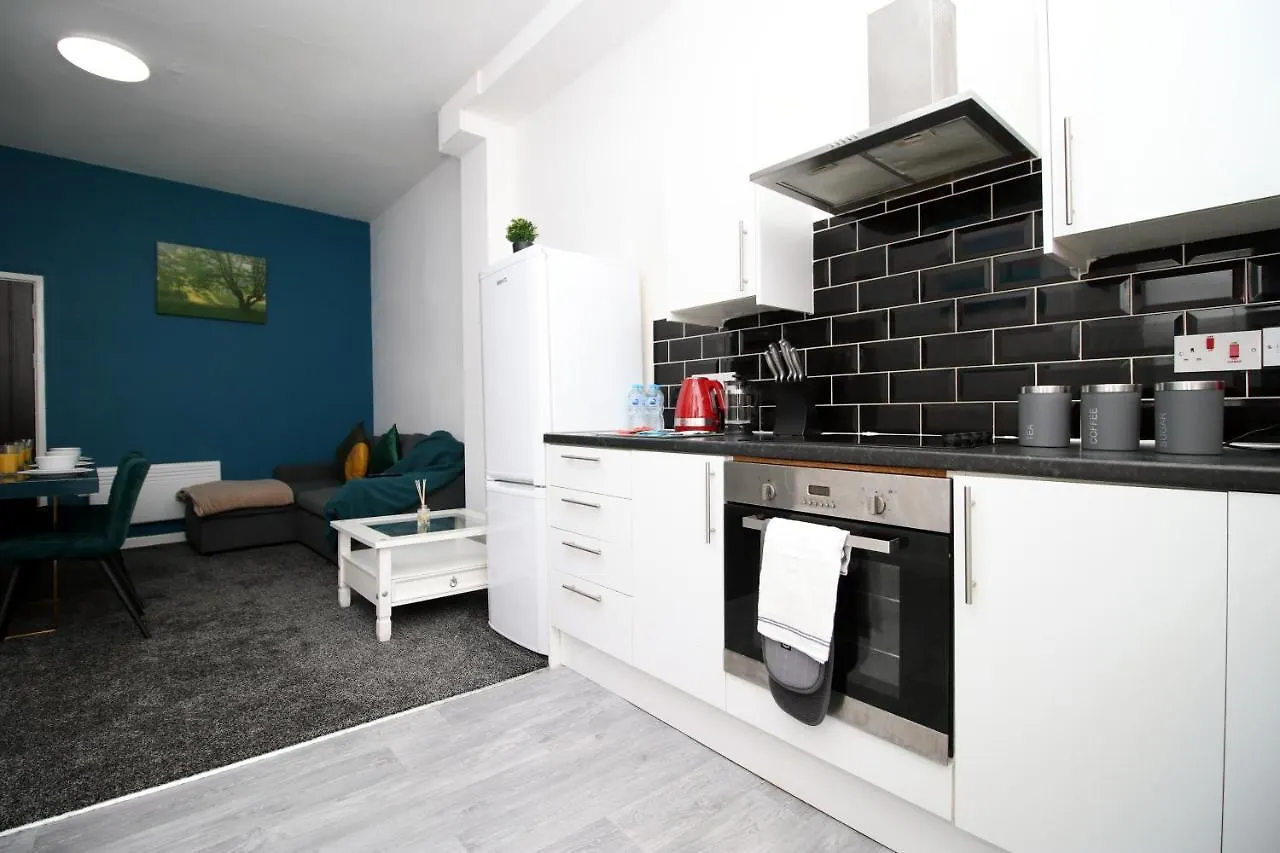 2 Bed Apartment! Near City Centre! 5 Guests*Long Stay Discount* Cardiff